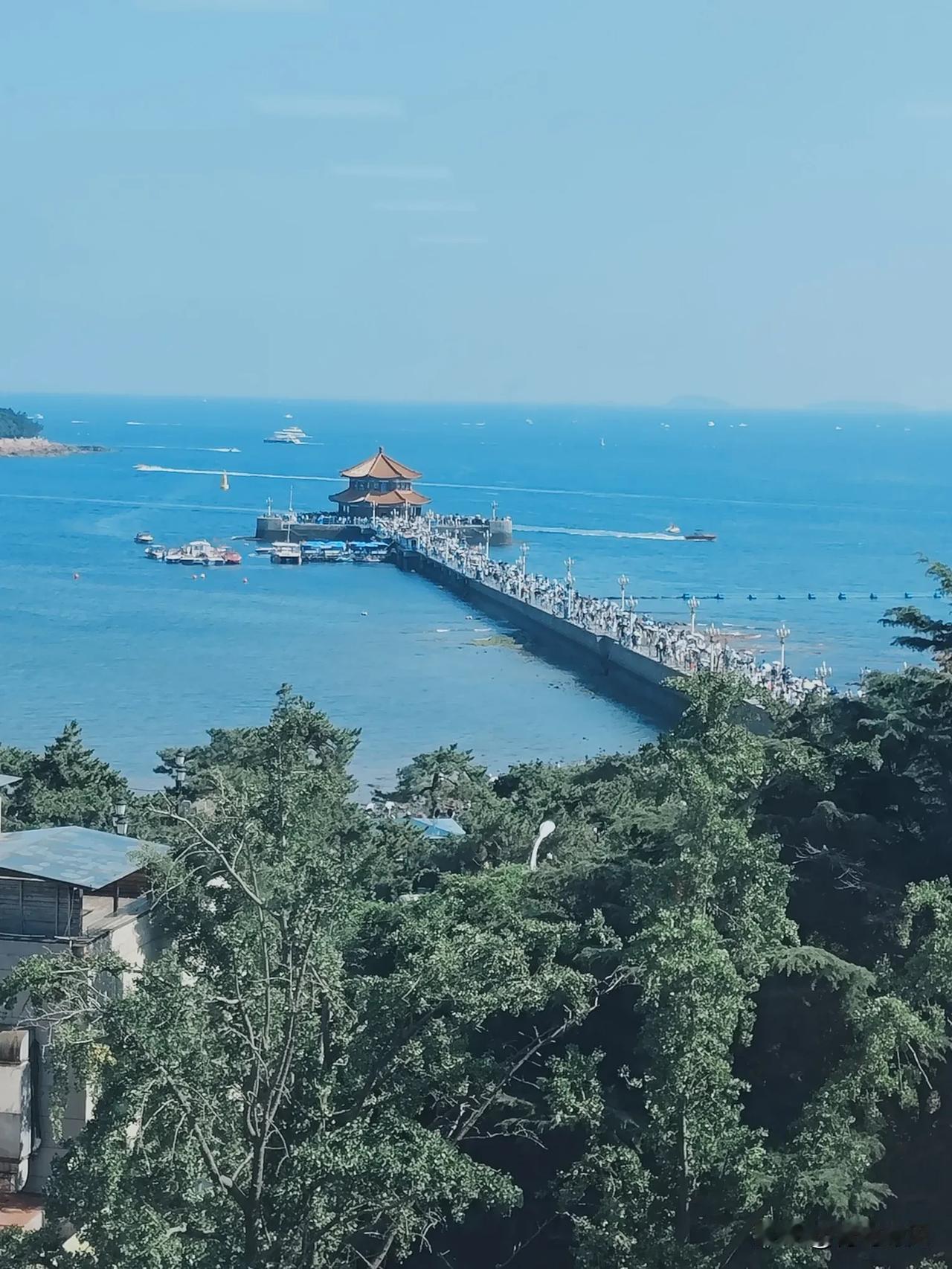 黑也好，吹也罢，青岛依然是那么美！作为热门旅游城市，青岛一直以红砖绿瓦、碧海