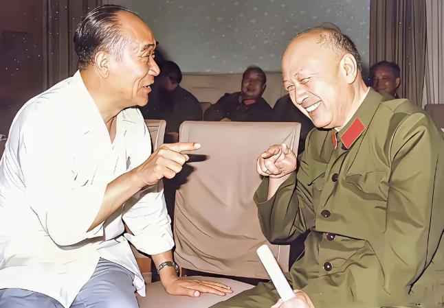 1975年的北京，冬日寒风也藏着别样暖意，第四届全国人大一次会议在人民大会堂召开