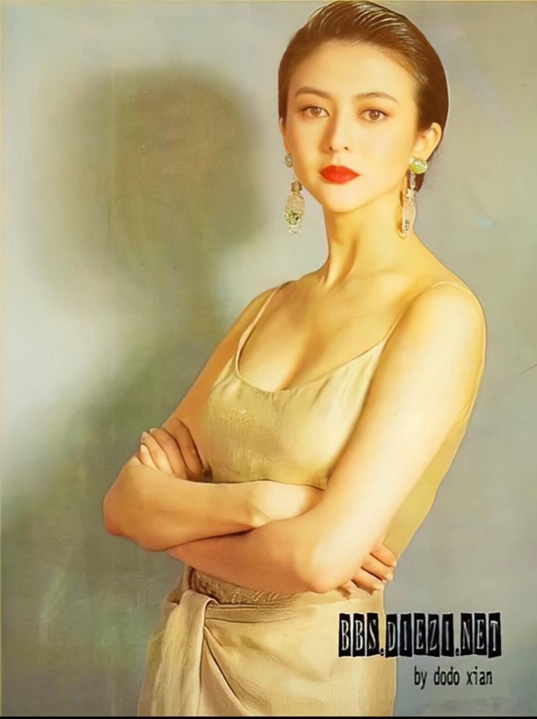 神仙打架时期的港风美人～关之琳