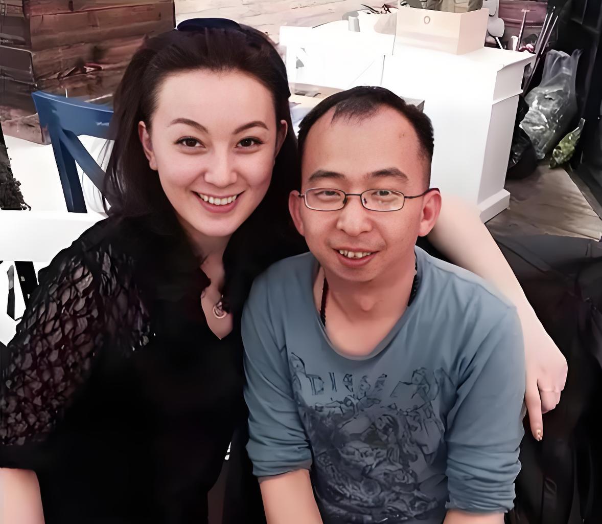 巨兴茂用10亿身家，娶到了大美女孟久淇，明明是人生赢家，却因和妻子的颜值差距，被