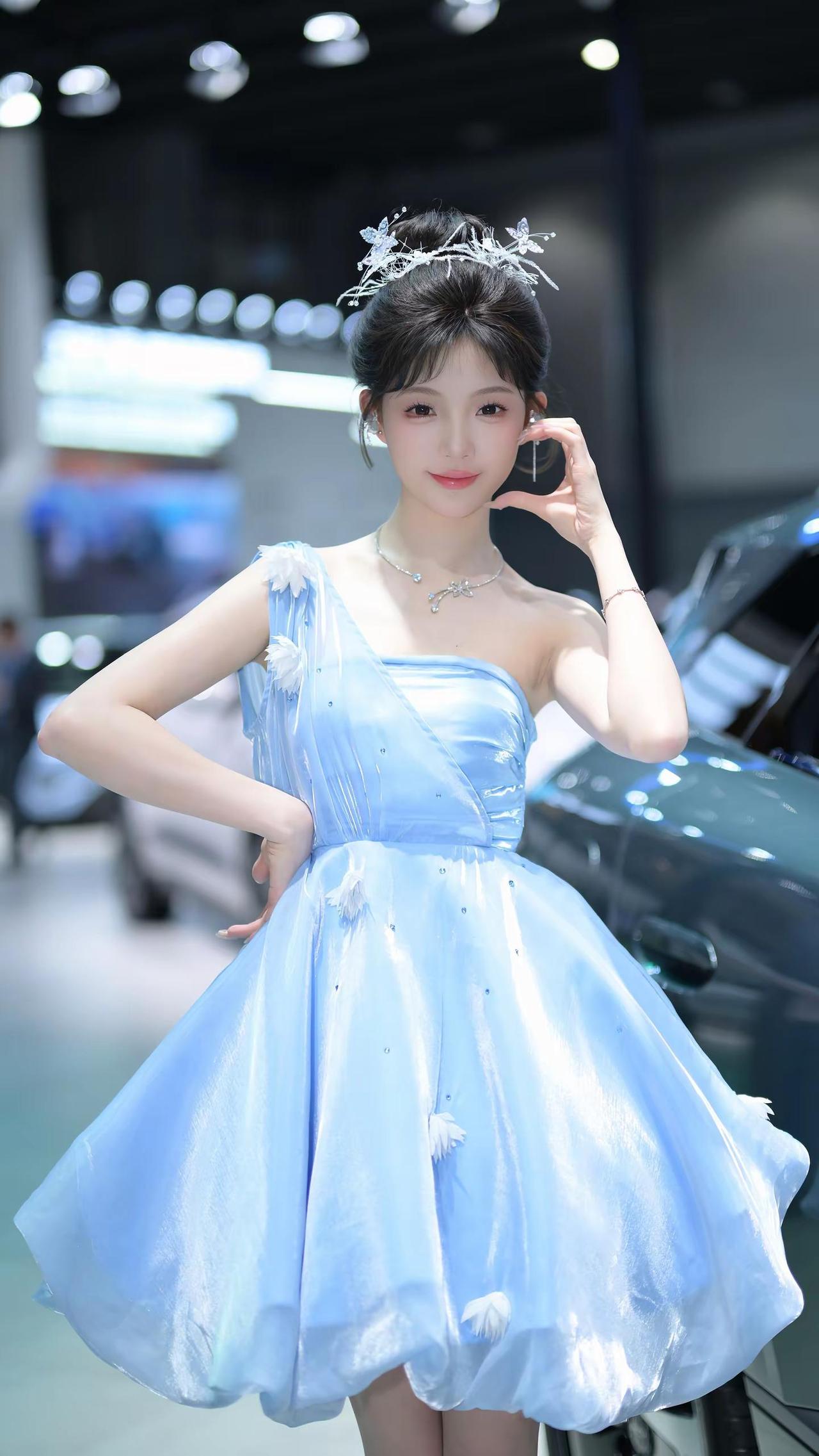 车模小姐姐。2025广州车展车模小姐姐车模美女威摄影@小面包