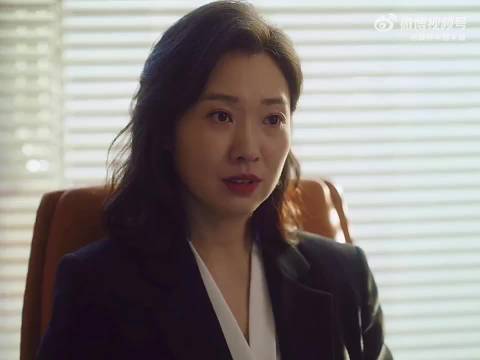 女领导疯狂追求下属最后会擦出怎样的爱情火花