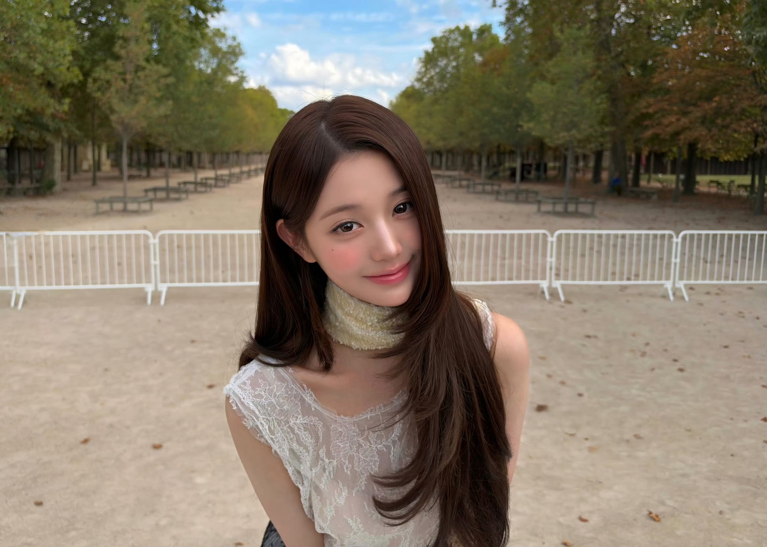 我疯了肿么可以这么美……😵‍💫果然美到一定程度她就是美的标准本身以前觉得张元英最适合miumiu
