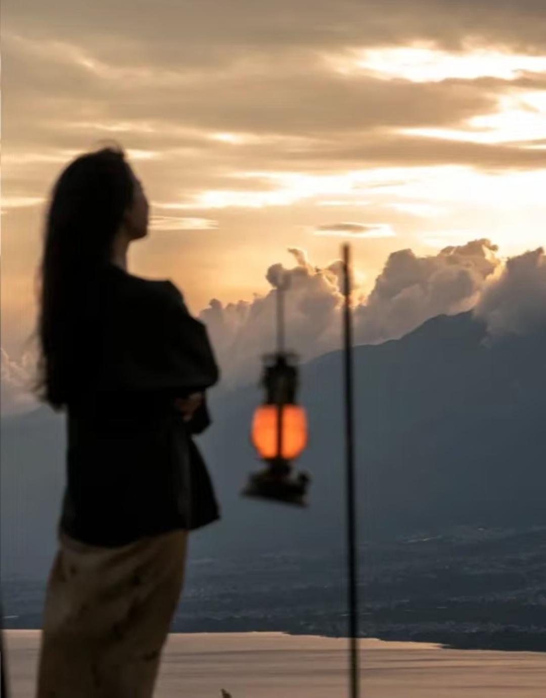 不得不说，成年人的世界很现实男人靠近女人要么图你温柔相处舒服要么图你的身子