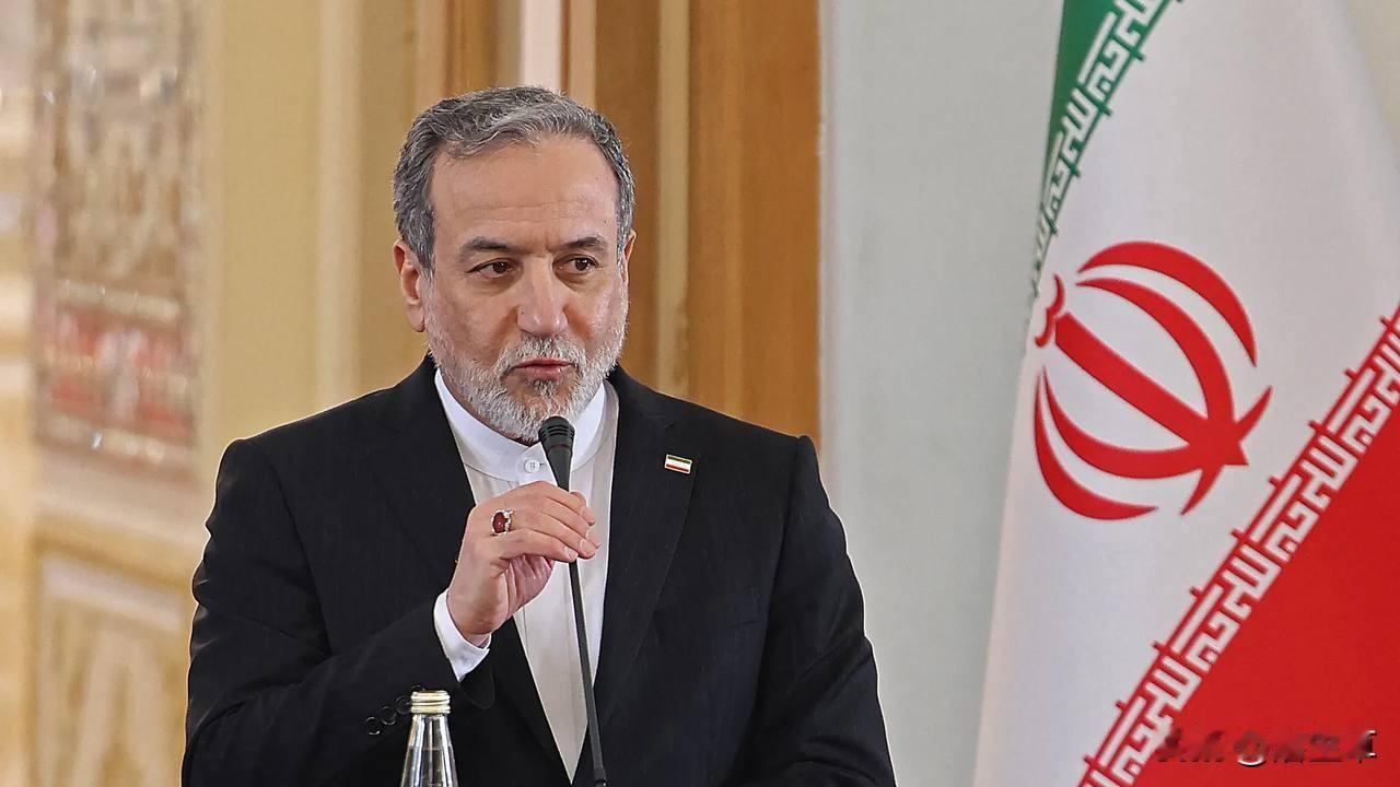 伊朗态度越发强硬！已不惜一战！周日，伊朗外交部长阿拉格奇在伊朗全国外交政策和