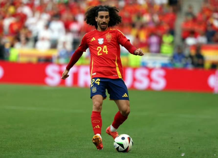 亚马尔因伤缺席西班牙国家队新一期名单，西班牙国脚库库雷利亚谈到了此事。亚马尔因耻