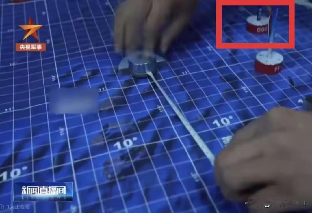 央视军事报道画面疑似出现096核潜艇2026年央视军事报道中，艇员测量海图的