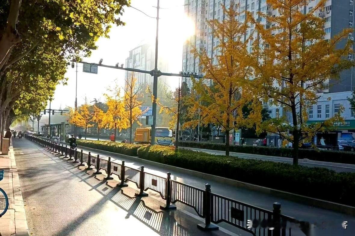 我感觉被人一巴掌打醒了。真的。就刚才，我表妹，一个月挣3500，她老公400