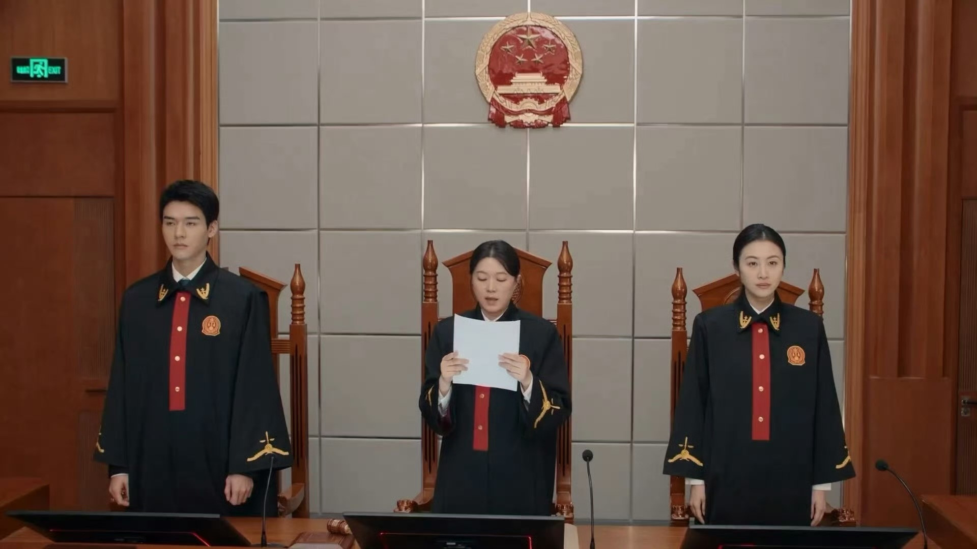 家事法庭炸出了全网的律法人沈谢秩：专挑硬仗打，不搞小动作，正面刚！书记员：判决书