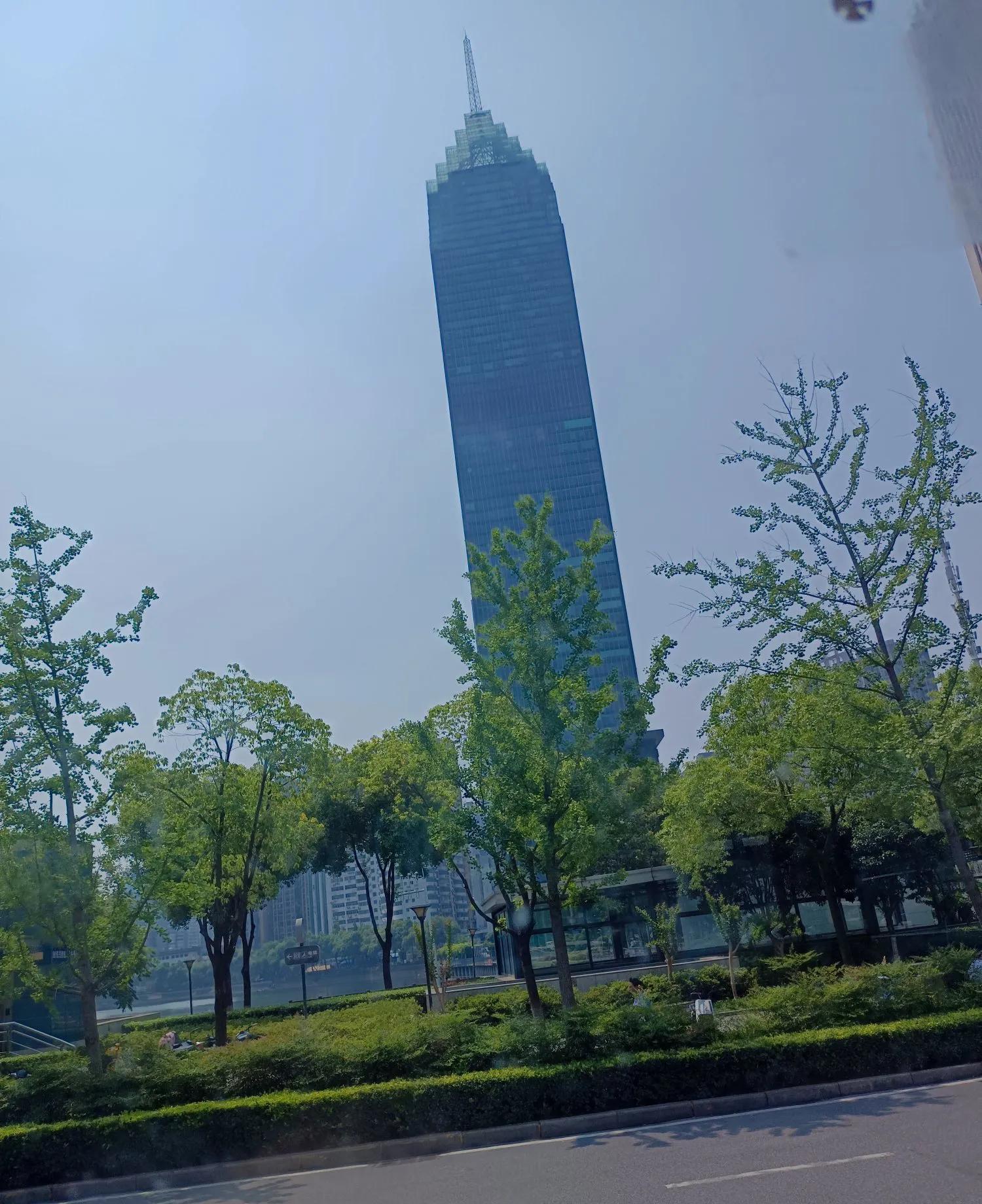 真把人恶心到了，夫妻几十载，还要用这么恶毒的话攻击她。我收到朋友的私信，她被