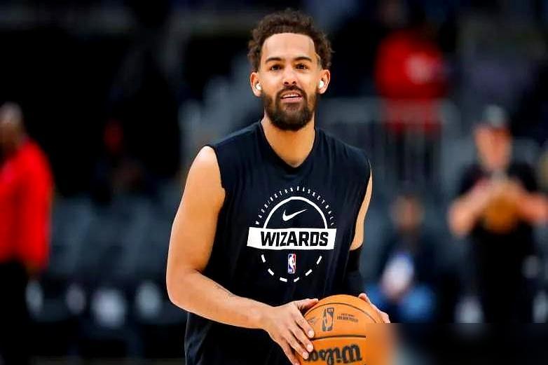 你敢信？被老鹰球迷骂到关评论的特雷杨，刚签了奇才4年2.12亿顶薪！你去翻去年