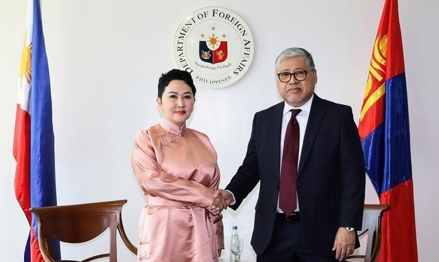 蒙古国开始玩火，公开支持菲律宾在南海搞事，似要报当年没把内蒙一起带走的“仇”，结