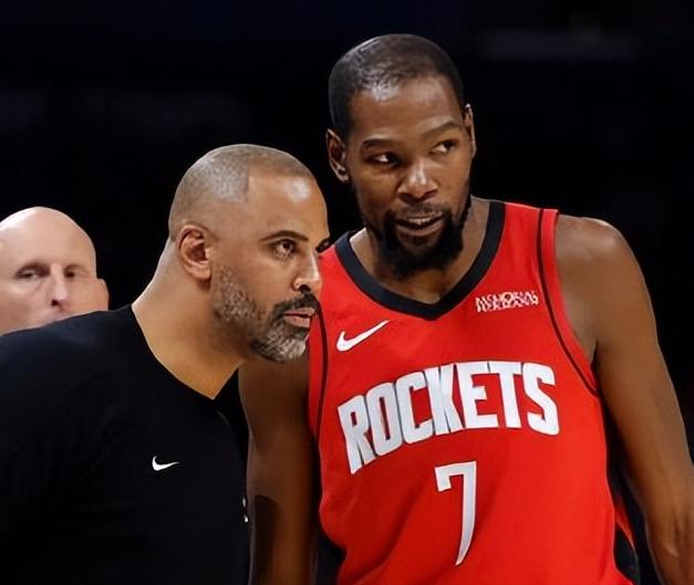 近9场比赛替补得分“倒数排名”：21、湖人——36.4分22、快船——35