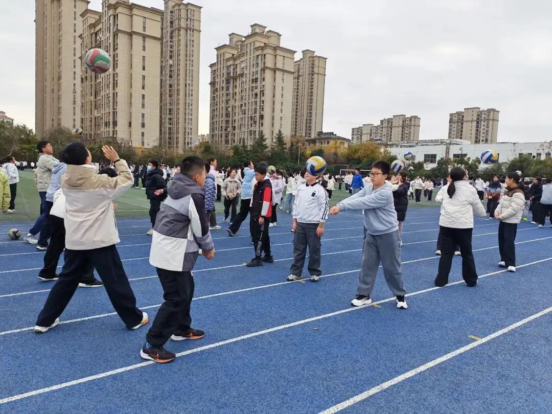 近看了几篇文章，都是关于老师吐槽学生课上纪律差，有的孩子调皮捣蛋，无法无天。老师
