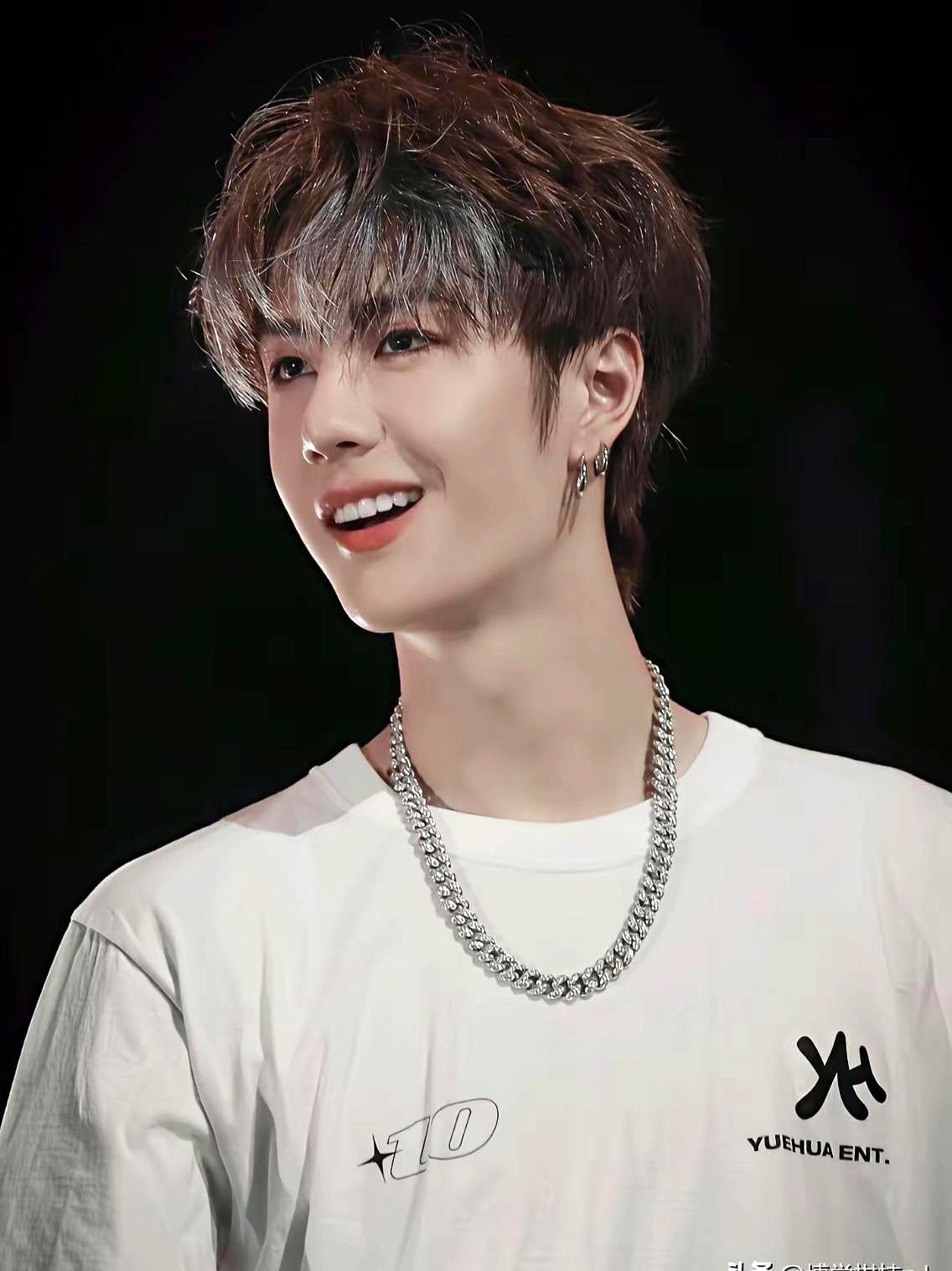 娱乐圈真不是闹着玩的，再红也没用。粉丝们天天喊着让王一博单干，觉得自家偶像能