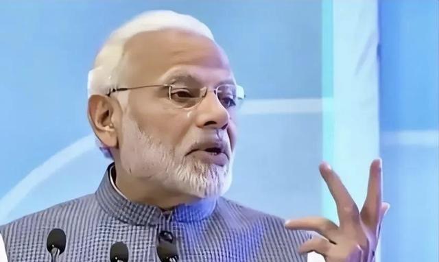 印度最大的悲哀就是不知道敌人是谁，巴基斯坦把印度飞机给打下来，印度人不说是巴基斯