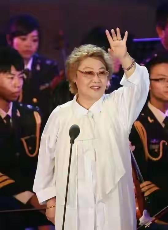 郭兰英去世的消息，真的太突然了。谁能想到，今年二月份，她还能写信，2给百花迎春