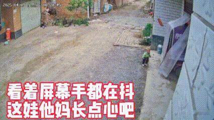 看这屏幕，都急的手直抖，明明知道1岁的孩子在身后边，都不先看一眼孩子的位置，直接