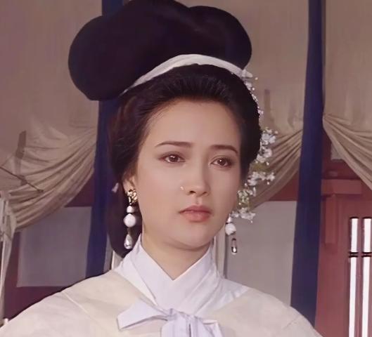 天啊，古典第一美人的她居然走了，享年60多岁。《三国演义》里的小乔，《西游记