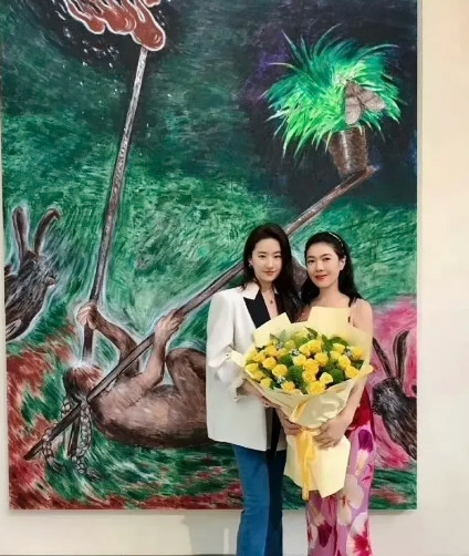 看了她们合照，才知道谁最漂亮。[玫瑰][玫瑰][玫瑰]