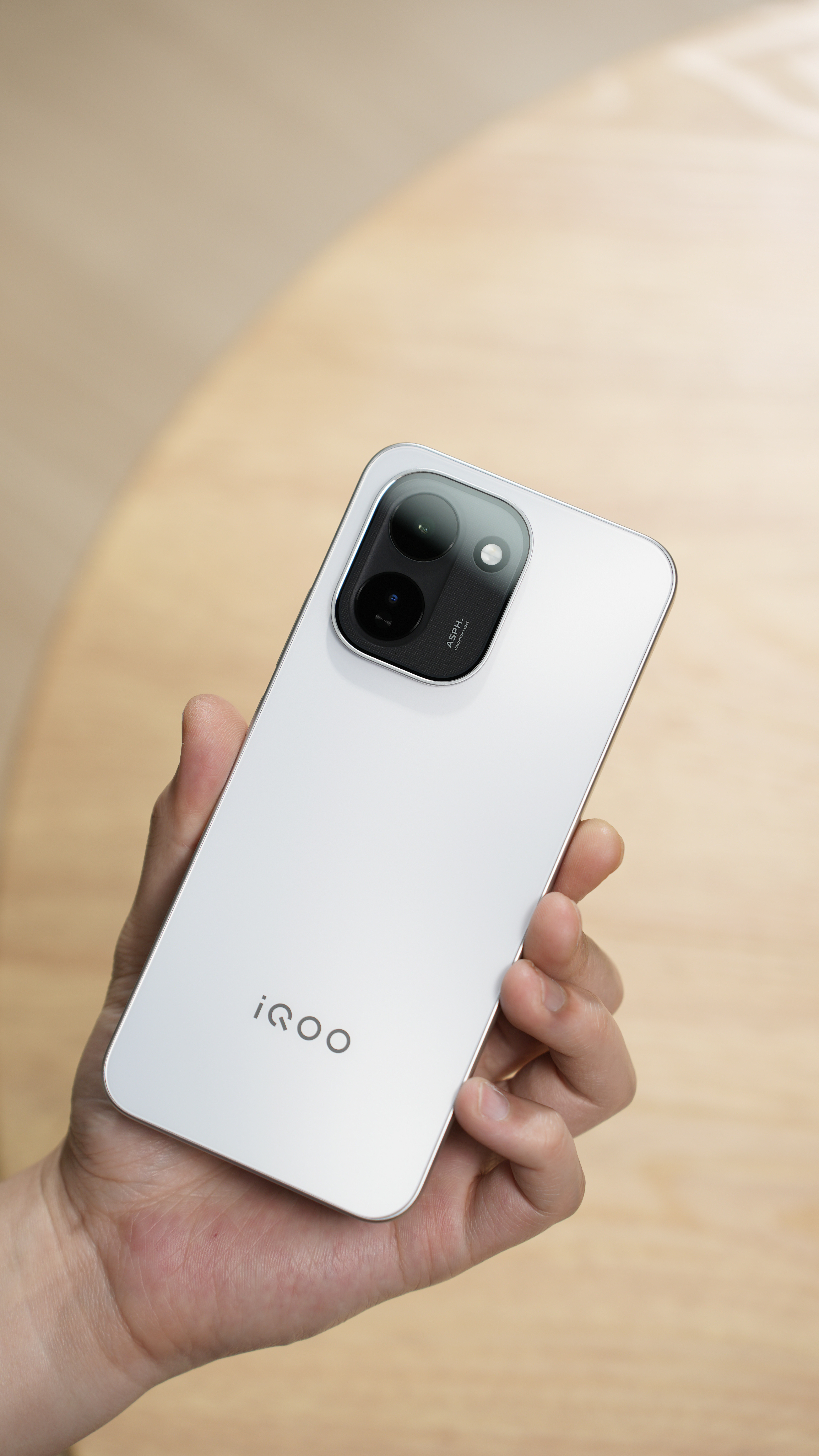 【阿B的开箱】先带大家抢先看一下iQOOZ11美不美！9020mAh大电池还有