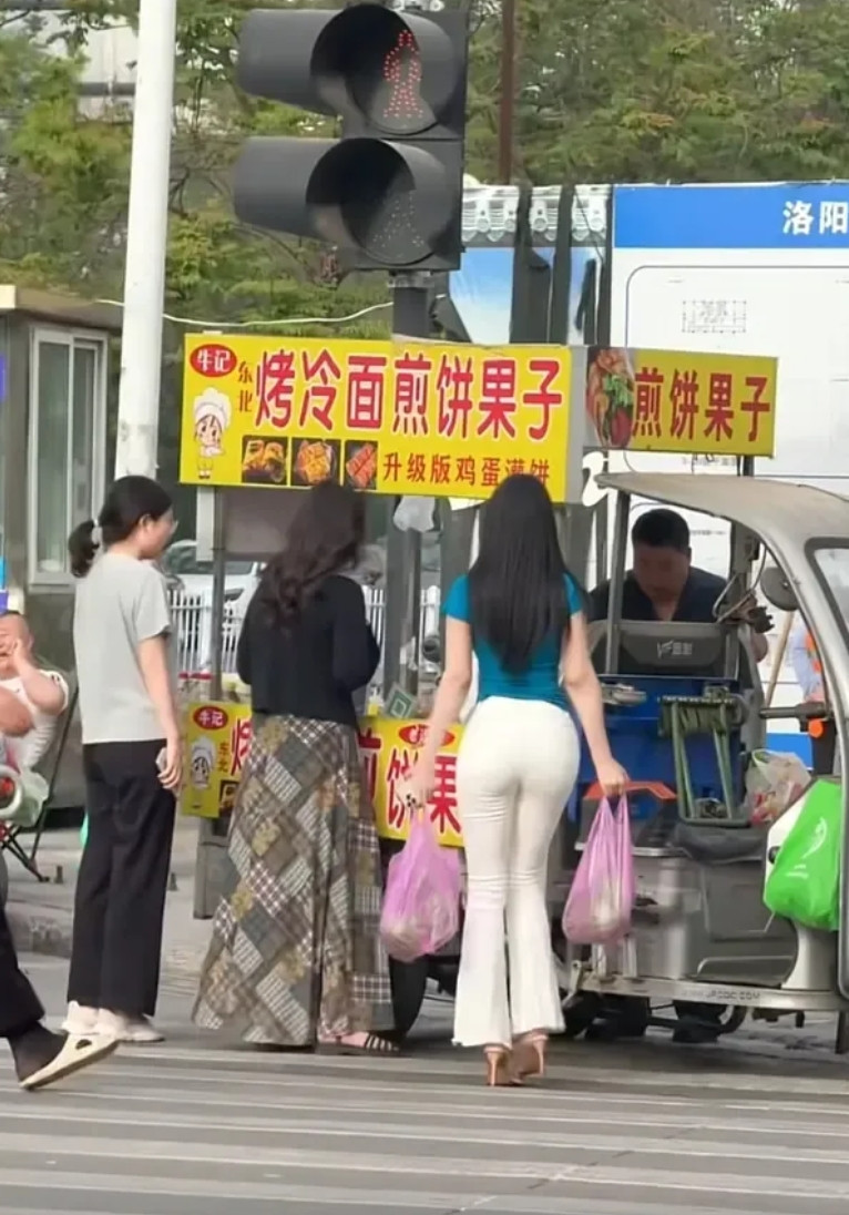 看这客源，这煎饼果子应该很不错