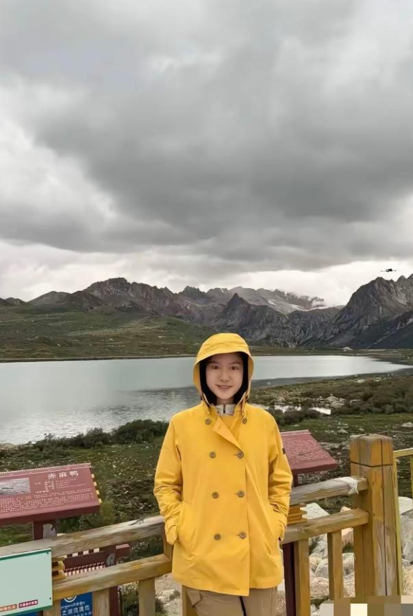 杨振宁遗孀翁帆现状：喜欢旅游、穿亮色衣服，终于像个年轻人了！ 先生去世半年多