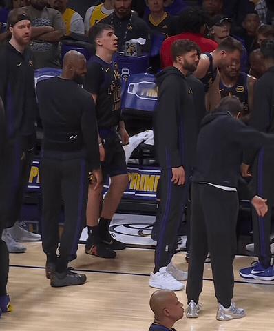 詹姆斯与里夫斯球场外的高尔夫交流：经纪人里奇保罗的独立宣言