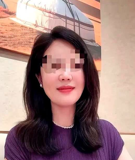 在美丽国某州发生一起令人震惊的事件，一名43岁的女子与朋友喝酒时，竟然谎称自己单