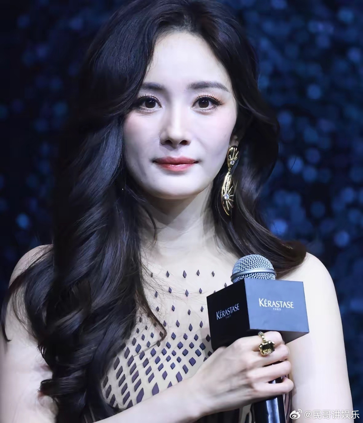 金鹰奖这事儿，​问题真的非常大，​细心的人都看出来了！不是观众不捧杨幂，也不是杨幂演技不行，而是这评