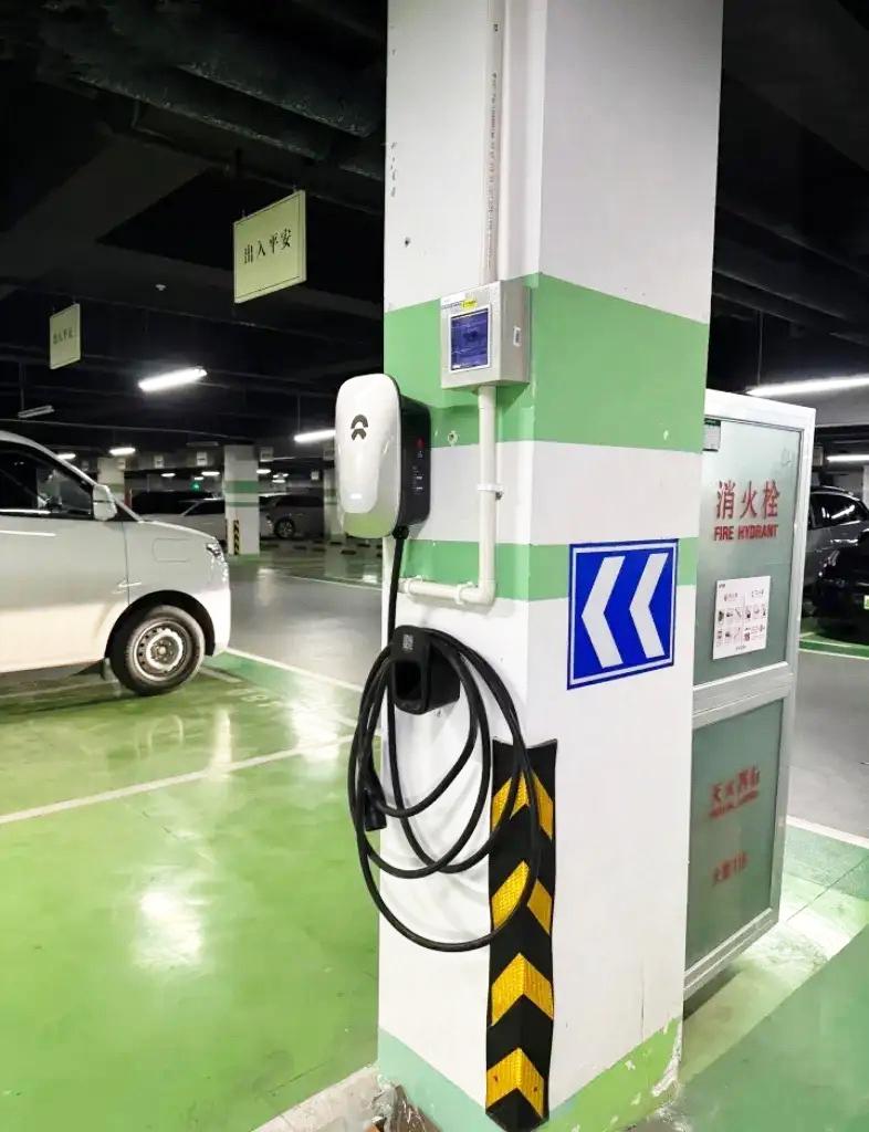 不出意外，今年入手电车的人会明显变多，核心原因就是充电桩政策彻底松绑了。新规