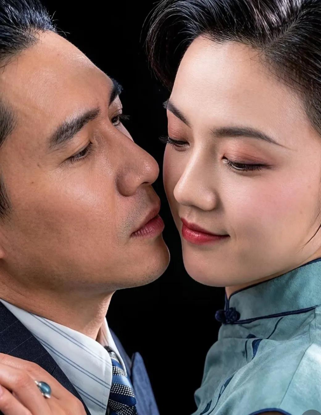 梁朝伟和谭维在《色戒》里温馨画面。梁朝伟真的好帅[赞]