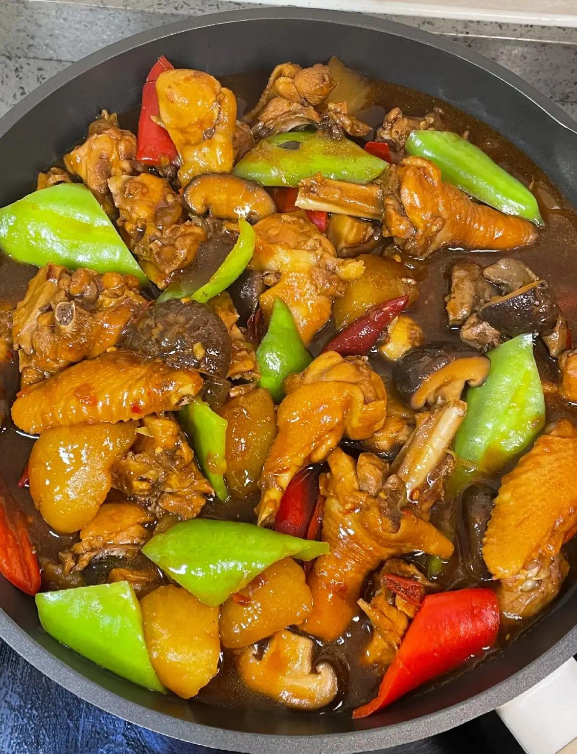 山东济南，打卡宝藏的口味鲁菜馆！济南大师傅鲁菜馆美食推荐：1、黄焖鸡、干烧