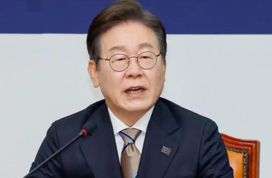 特朗普怎么都没想到：他人都还没有到中国，日韩两国就都“反了”。特朗普访华倒