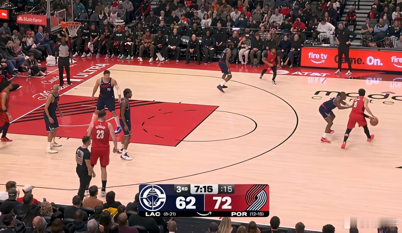 看快船场上这五人，是真啃老呀！自从洛佩兹顶替祖巴茨成为快船队首发中锋后，球队取得