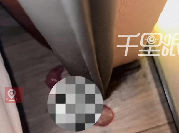 甘肃兰州一对情侣入住酒店过夜，在房间待了一整晚，次日收拾东西时，意外在床边角落发