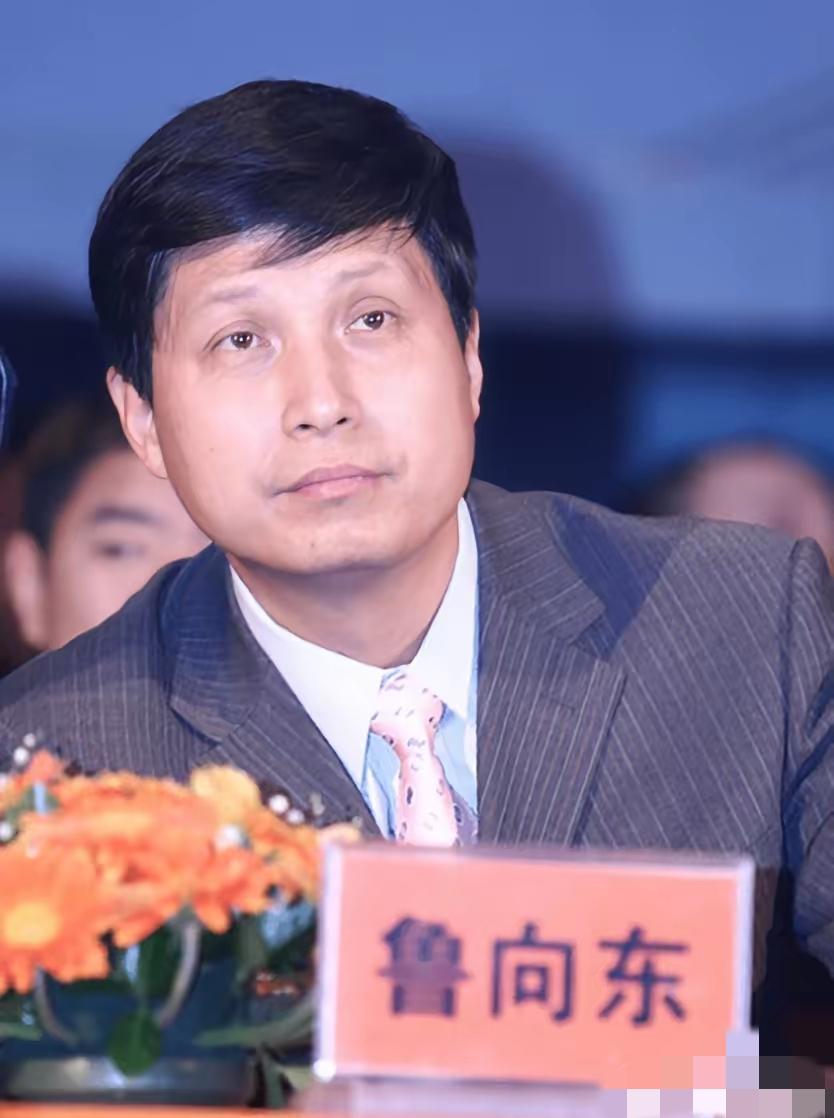 原中国移动集团副总经理鲁向东的情妇孙某被查，这背后的贪腐猫腻真是越挖越清楚！孙某