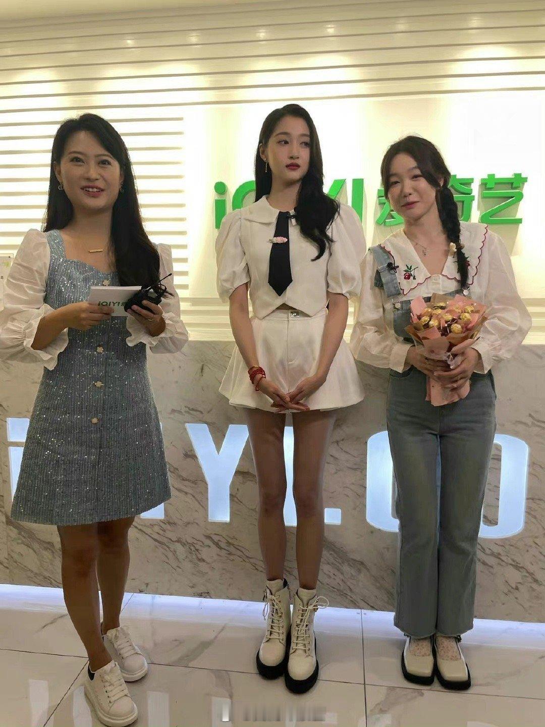 这二张图让我对关晓彤的腿有了新的认识