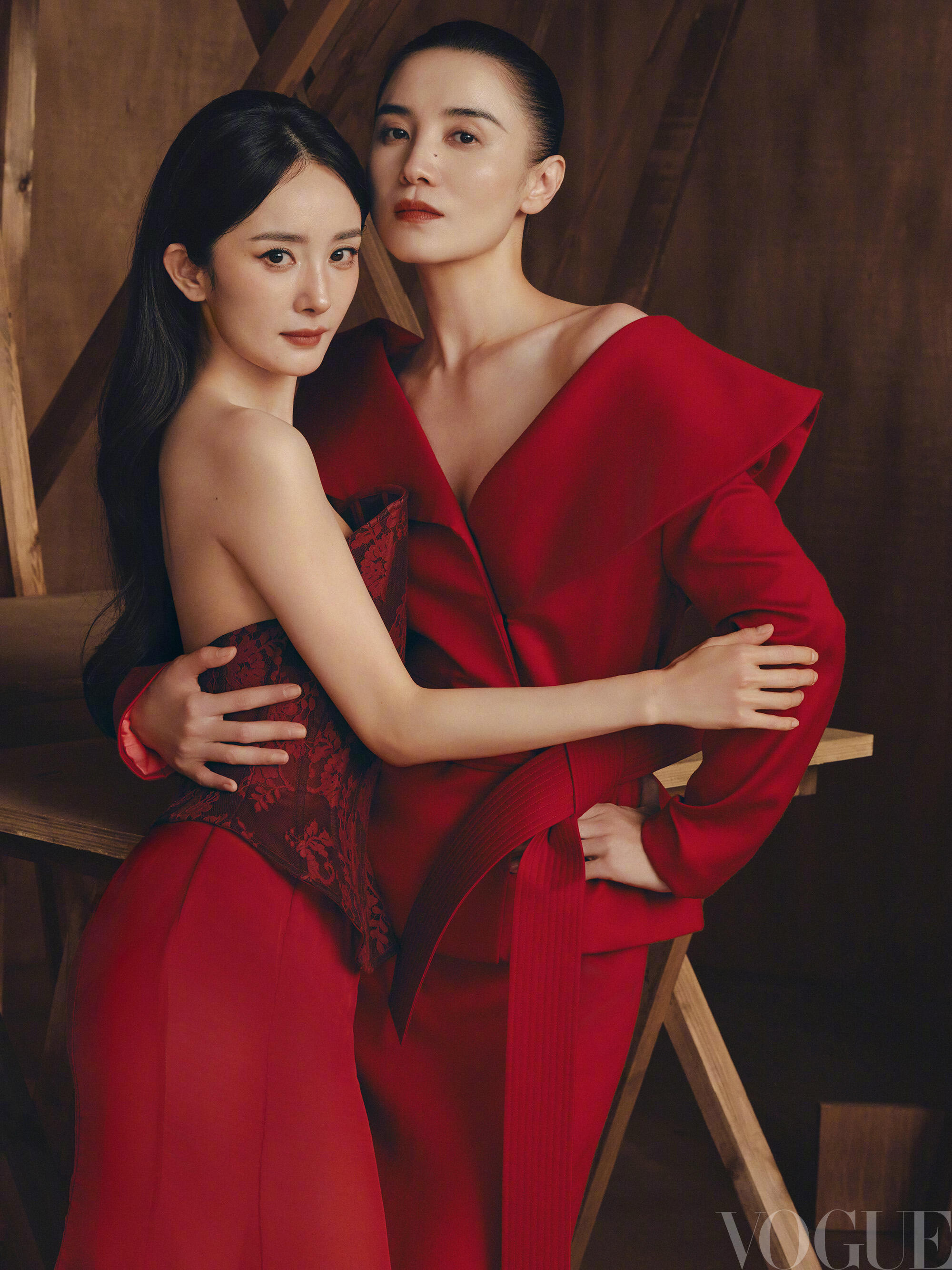 VOGUE金九二十周年女演员群封，十一位不同年龄段的女演员身着中国设计师特别定制