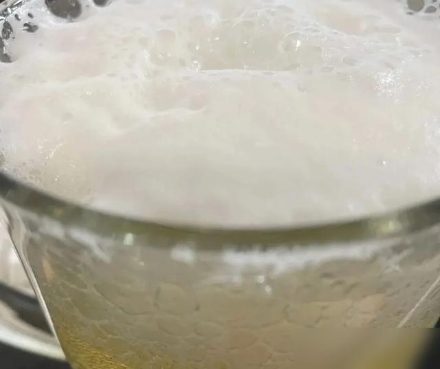 家有发财树的赶紧看！我家那棵之前黄叶子掉得只剩光杆，差点扔了！最近好多花友说发财