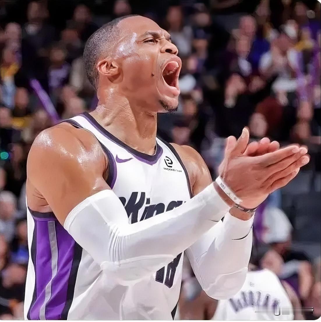 这都什么垃圾队友啊，德罗赞和施罗德加起来还没有威少得分多!在今天国王与灰熊的