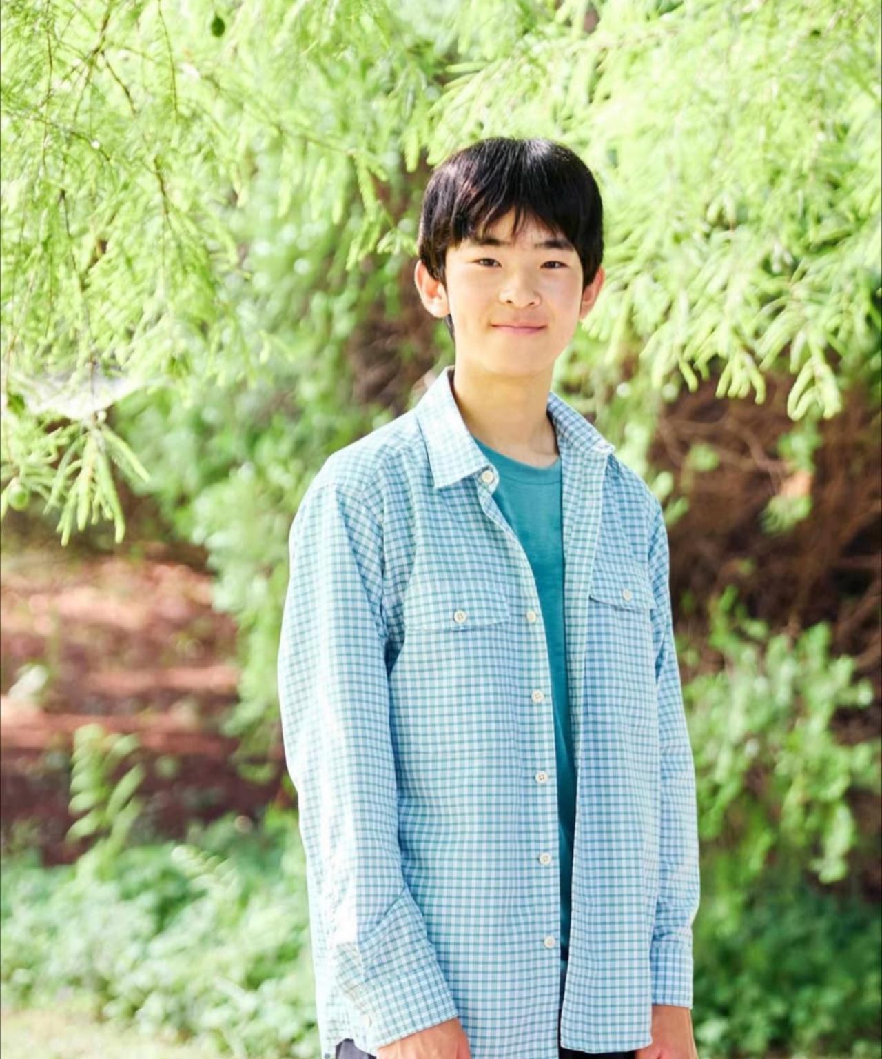 悠仁亲王19岁生日写真，化身清爽男大学生2025年9月6日，秋筱宫悠仁亲王迎来