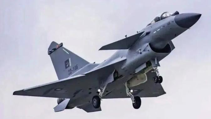 歼10CE，武器外贸的头牌这么说有点草率了，严谨地说是歼10CE给军工外贸出了