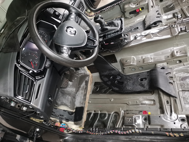 以后啊再不买大众车了，天窗第三次漏水2020年买的大众车，21年就出现天窗