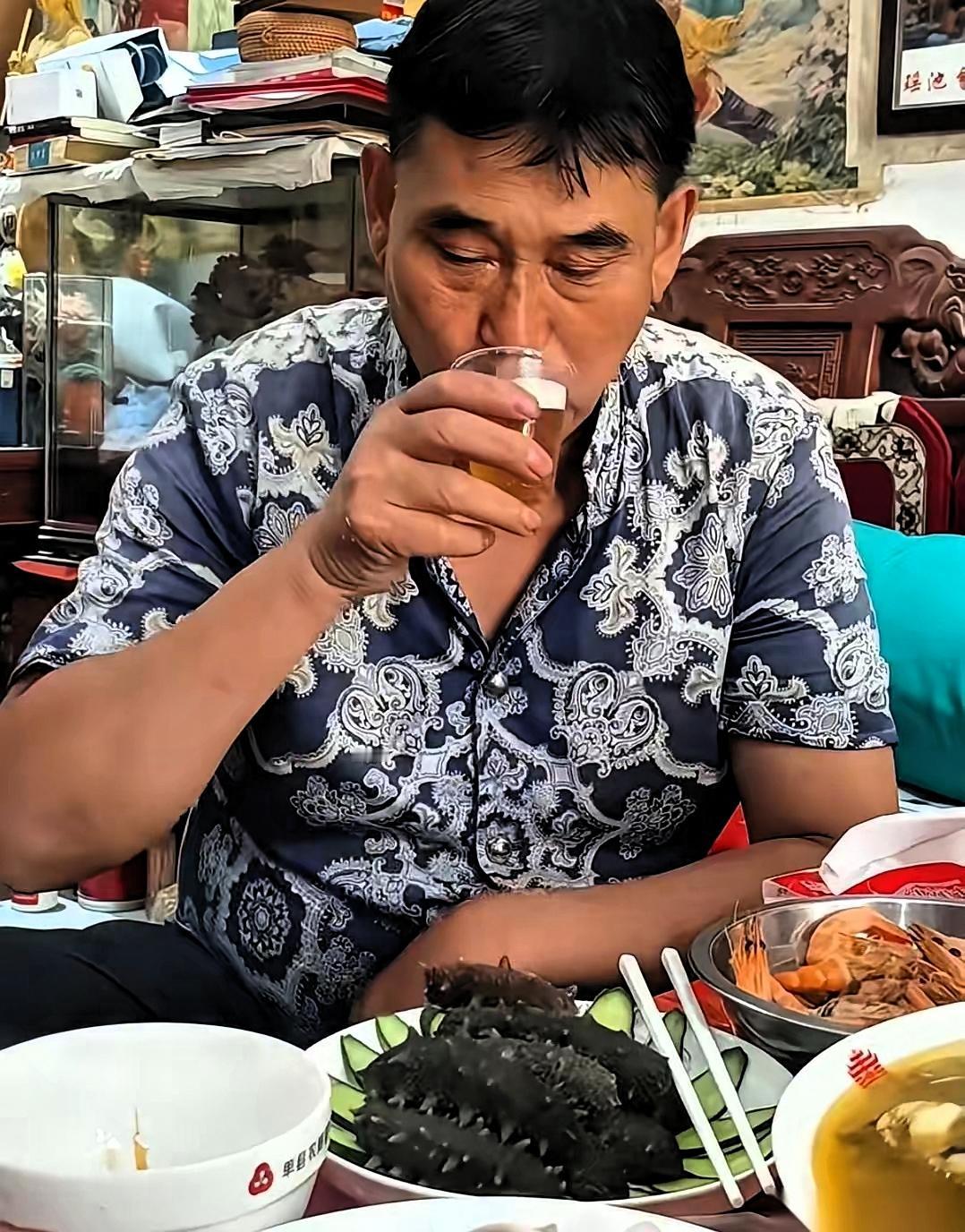 大衣哥商演全黄了？不是他不行，是请他的老板们先扛不住了！以前老板们挥着钞票