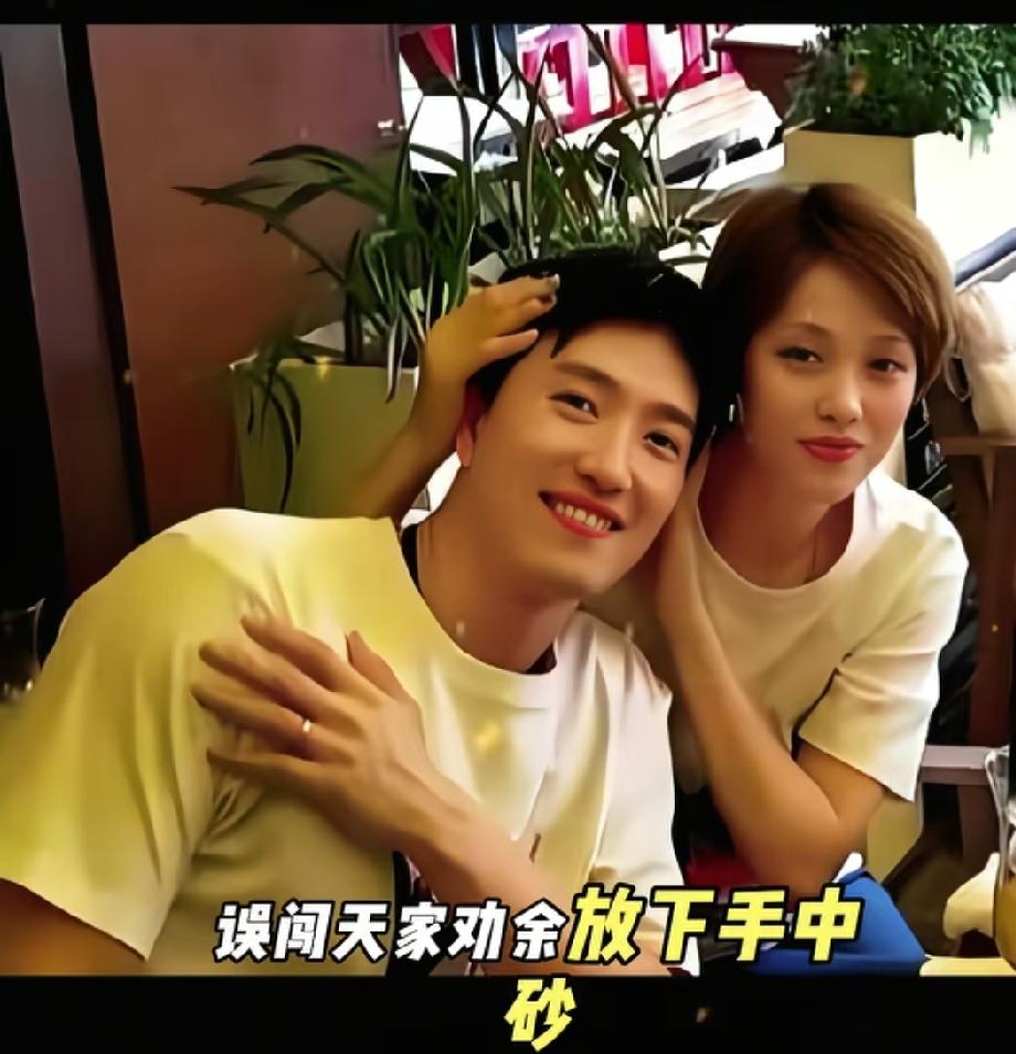 刘翔发了三条微博，很多人想到了吴莎，她是刘翔的妻子，前撑杆跳亚锦赛冠军。她和刘翔