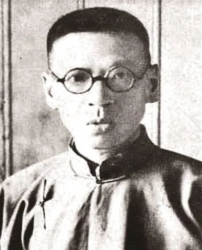 国学大师黄侃除了喜欢骂胡适外，还喜欢逛妓院。有一天，黄侃偷偷去逛妓院，被学生发现