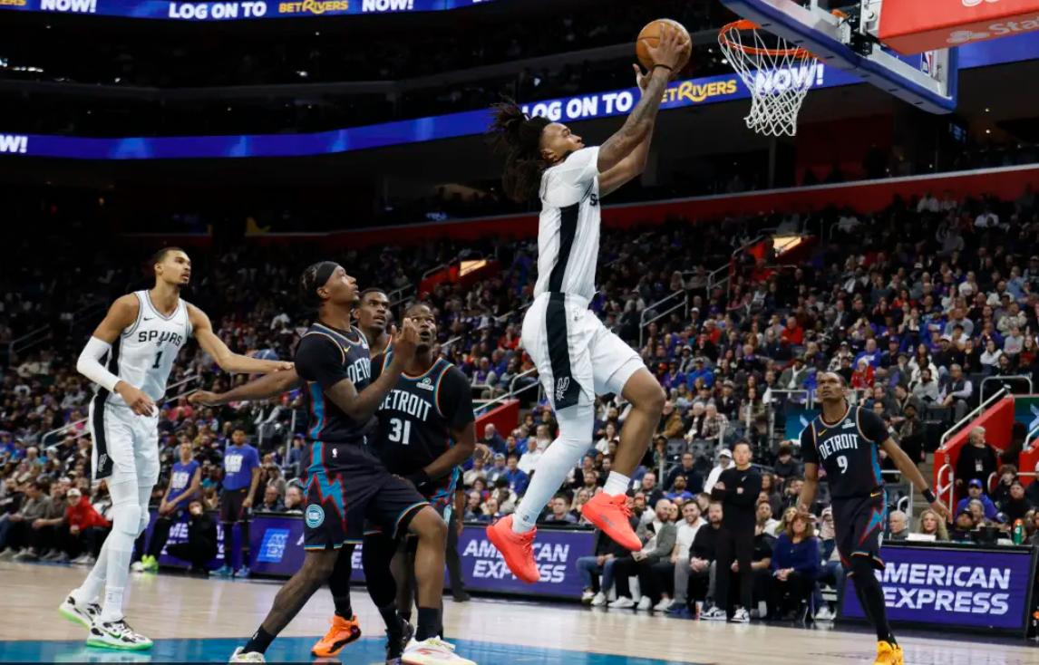 你说马刺二月无敌？尼克斯一节半就撕碎了这层窗户纸。从落后12分到领先25分，麦迪