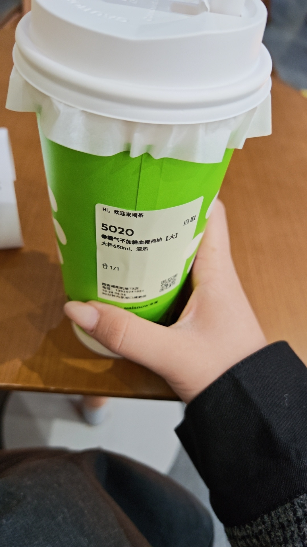 不是啊看到热搜条霸王茶姬出咖啡了……我还以为霸王茶姬真出咖啡新品了话说你们冬天都