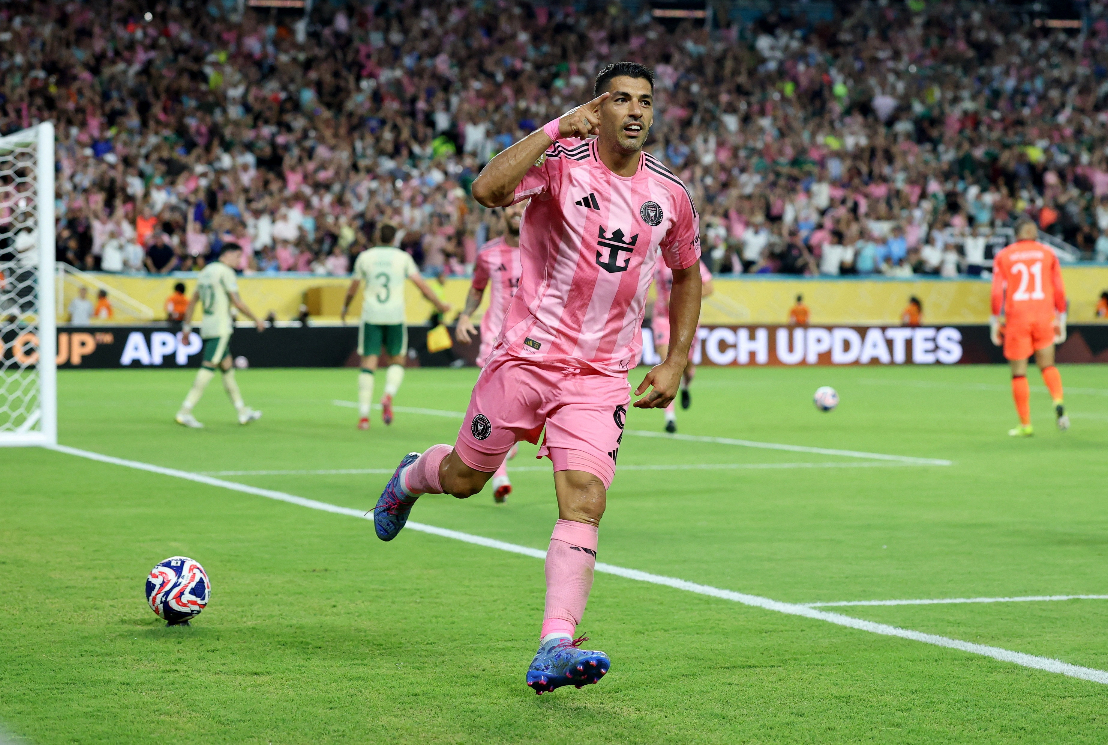 苏亚雷斯社媒庆祝续约: 新的一年, 有新的梦想要实现